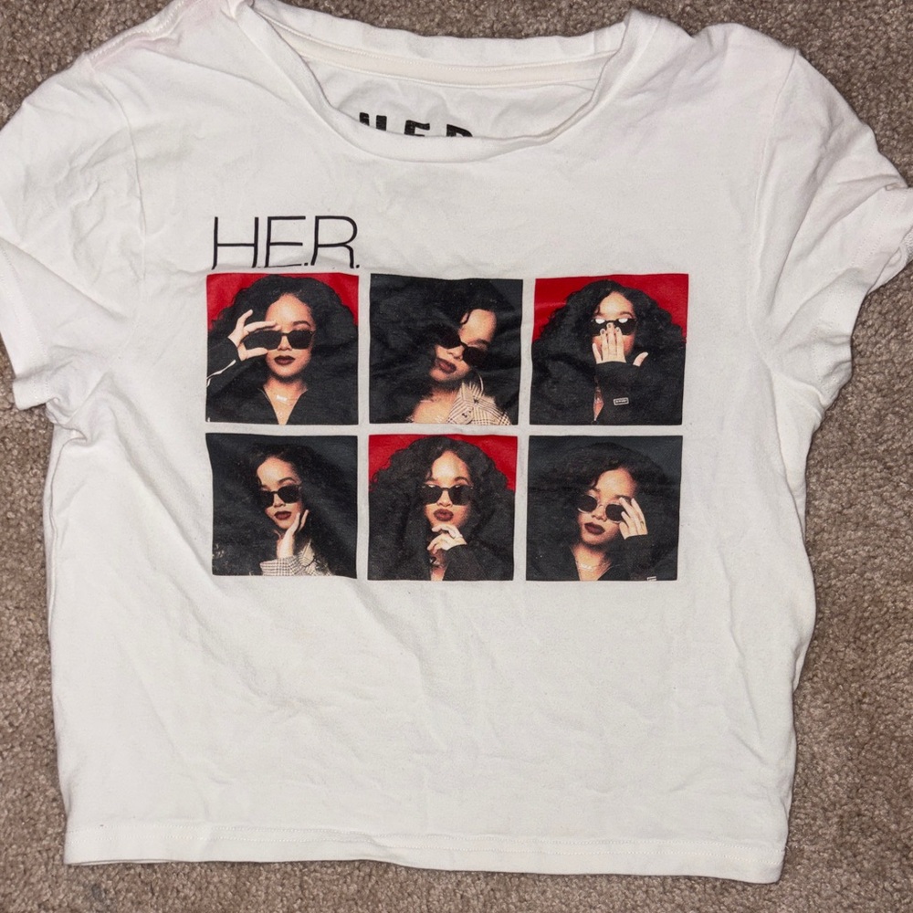 White Graphic Crop Tee Women Size M Y2K Aesthetic Casual Streetwear Top